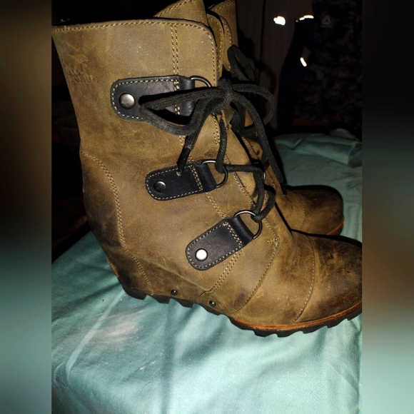 Women Sorel wedge boots army green rustic size 7 - Picture 2 of 4